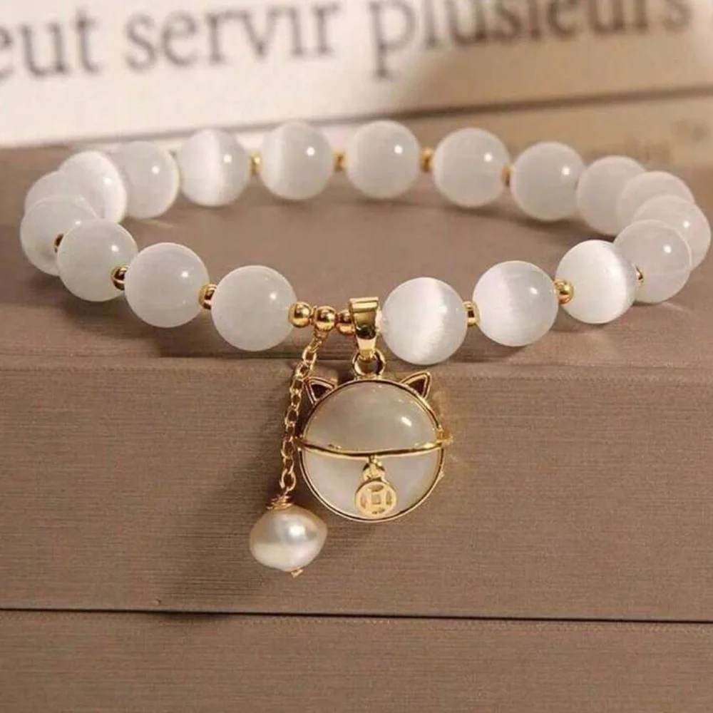 ⚪️😺⚪️ NATURAL WHITE CATS EYE BRACELET CHIC GOLD AND WHITE CAT CHARM❗️ - Picture 2 of 4
